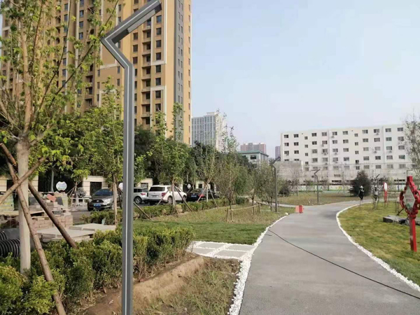 小區(qū)內(nèi)部道路燈安裝效果